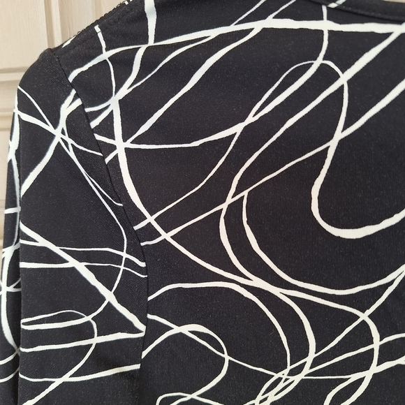 Unbranded Petite Pullover SzSP Black/White Abstract 3/4 Sleeves SpandexBlend EUC - Picture 12 of 12